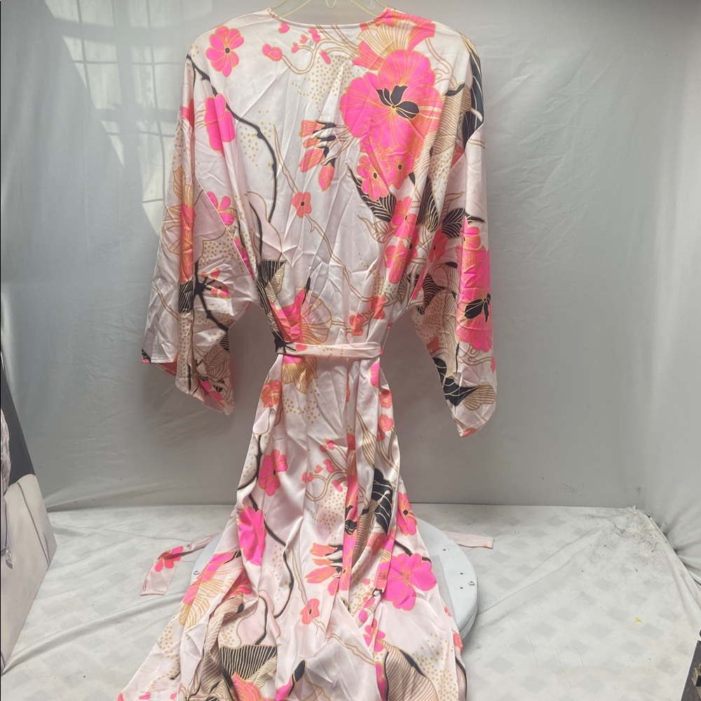 Express Pink and Gold Patterned Robe - Picture 3 of 6